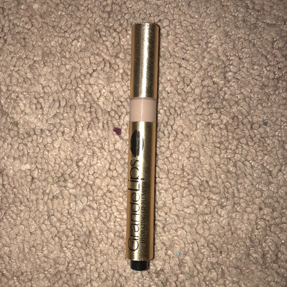 Plumping lipgloss